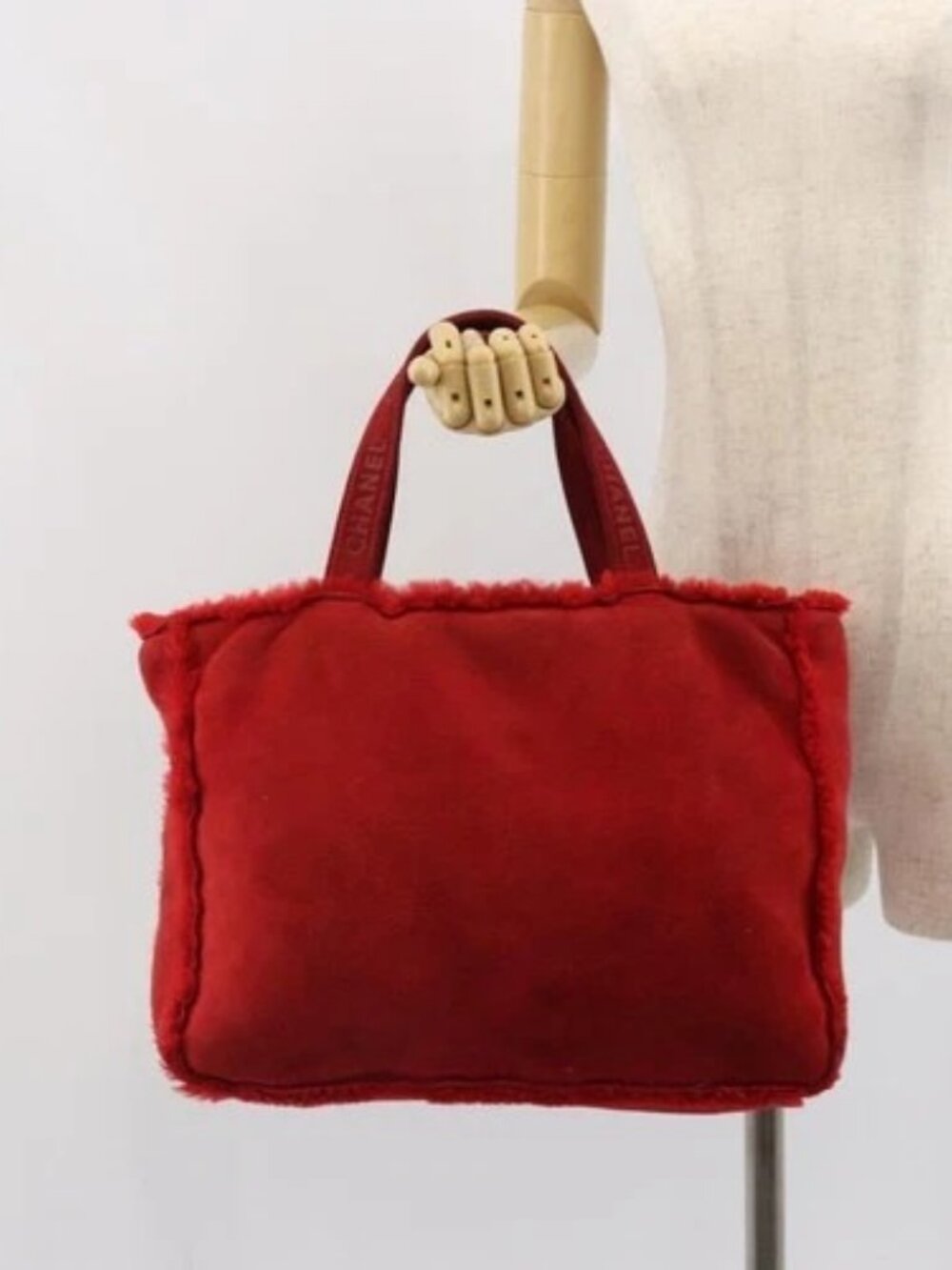 CHANEL Tote Bag Suede Red CC Auth 164529 - Picture 14 of 16